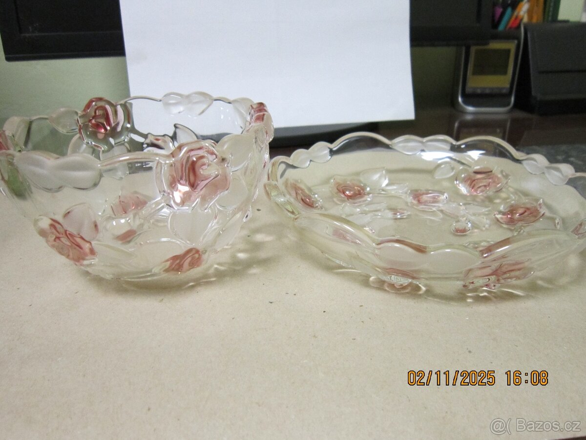 zdobená miska s talířkem z masívního skla - 2