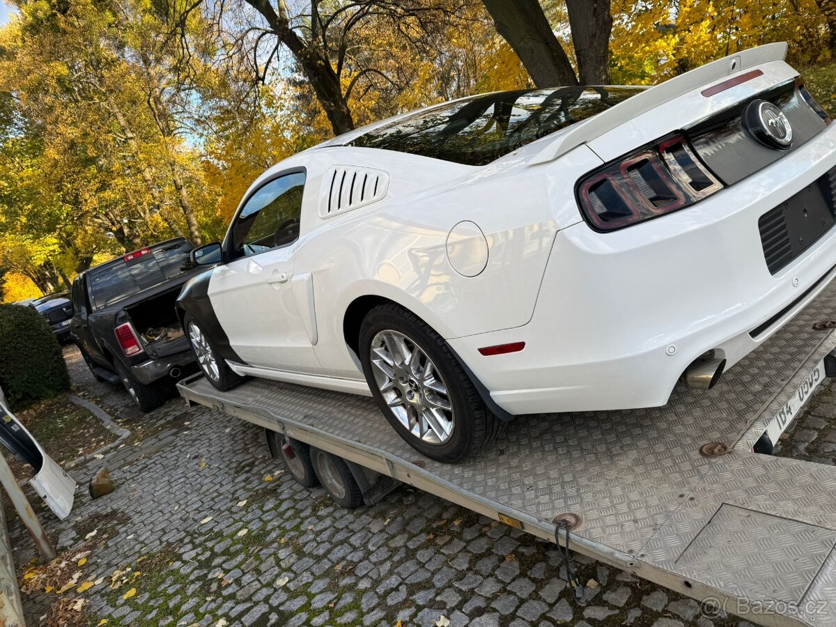 Ford mustang 2013 premium 3.7 - 2