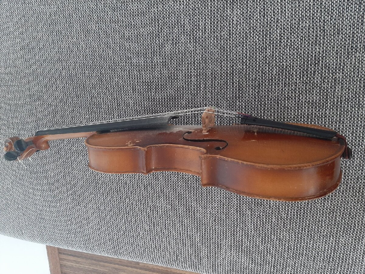Housle 4/4 - 2