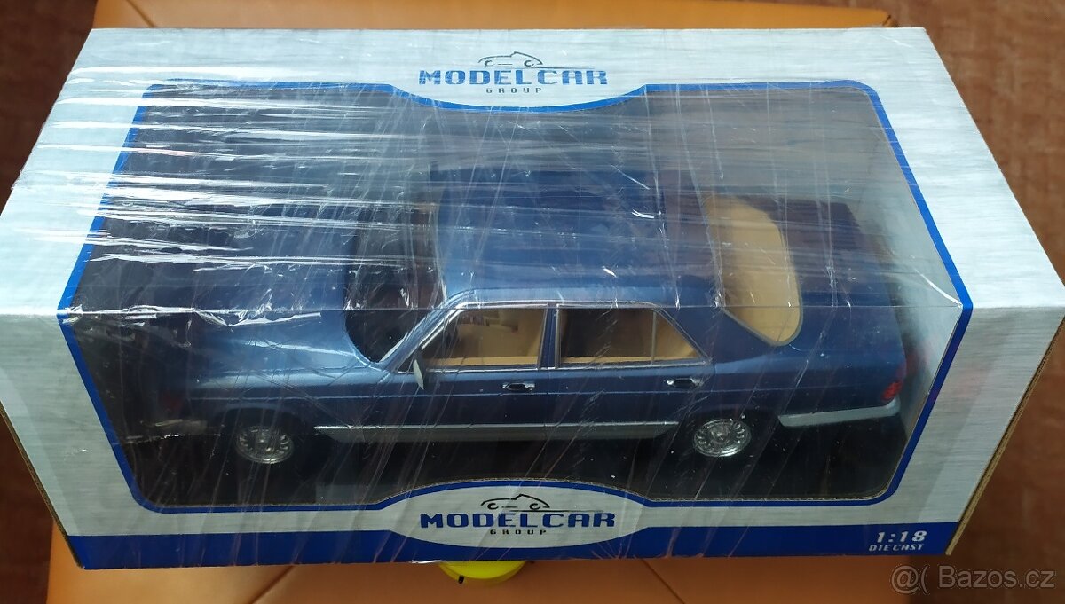 Mercedes Benz 1:18 Blue - 2