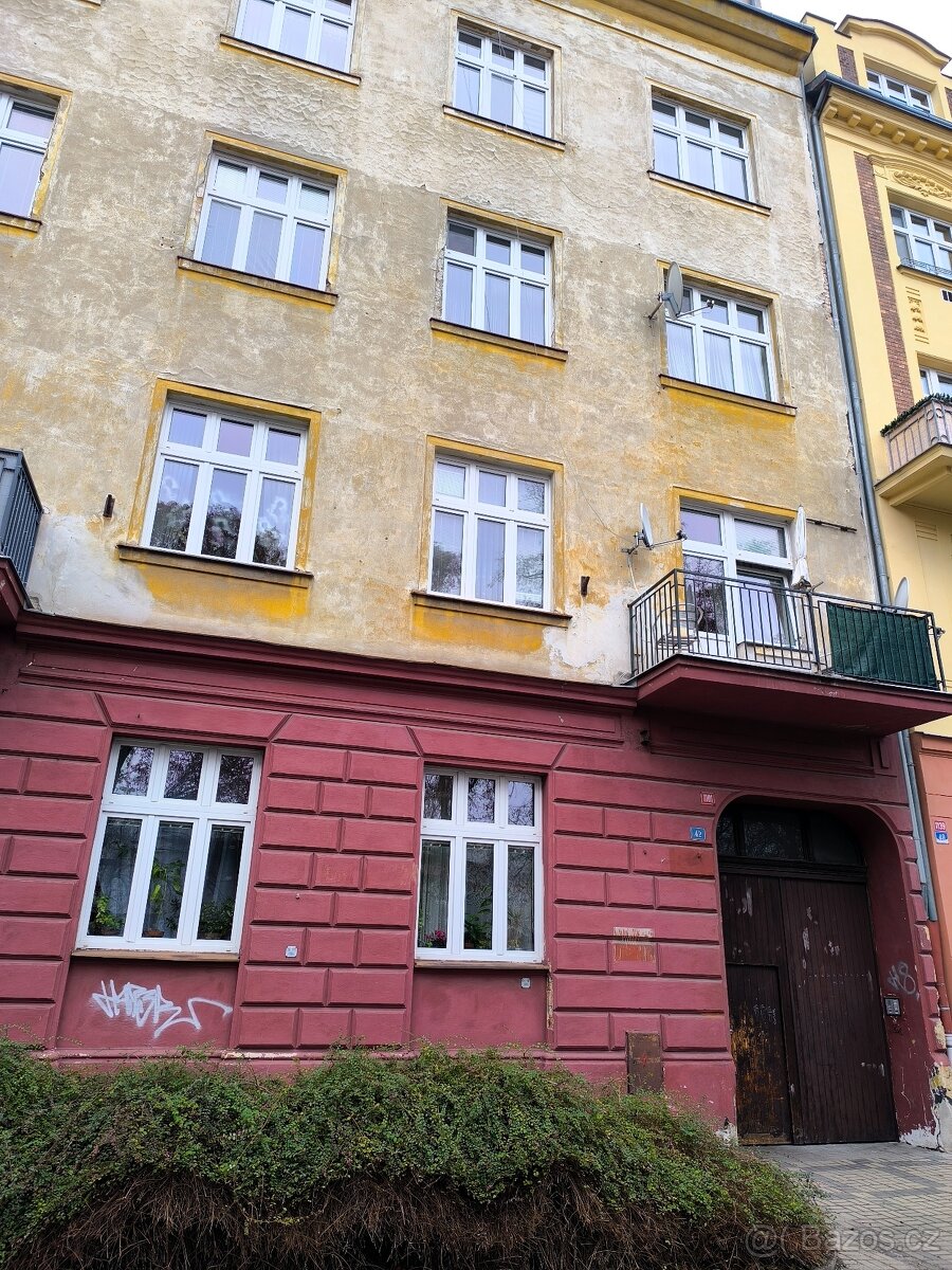 Pronájem bytu 2+1, 69m2 s balkonem, Jana Palacha , Karlovy V - 2