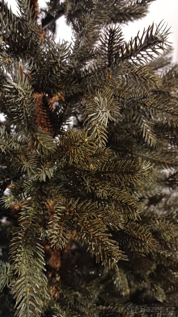 Vánoční umělý stromek : Kanadský smrk 220cm 3D - 2
