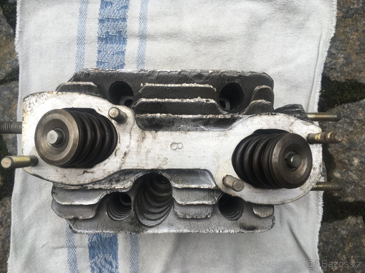 Tatra 613 hlavy motoru E - 2