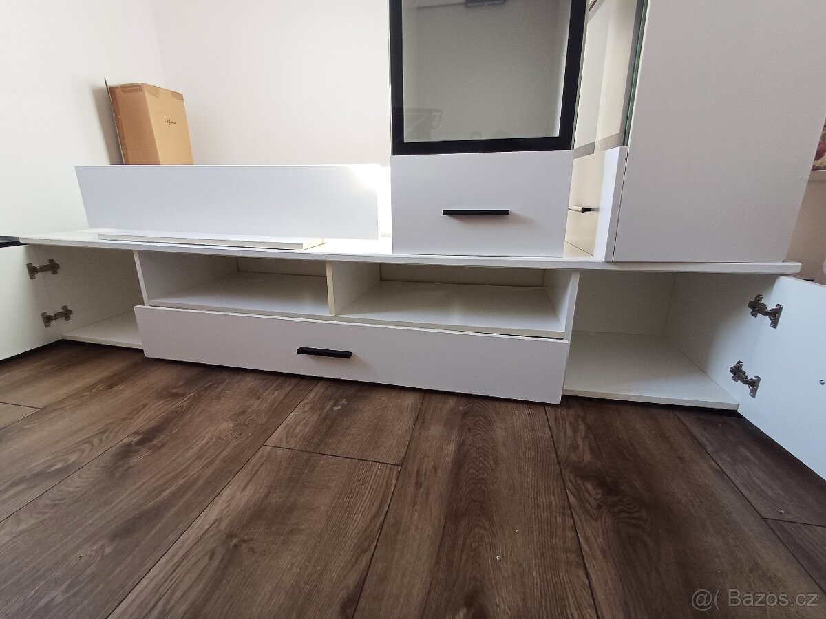 Obývací stěna bílo-černá - 2