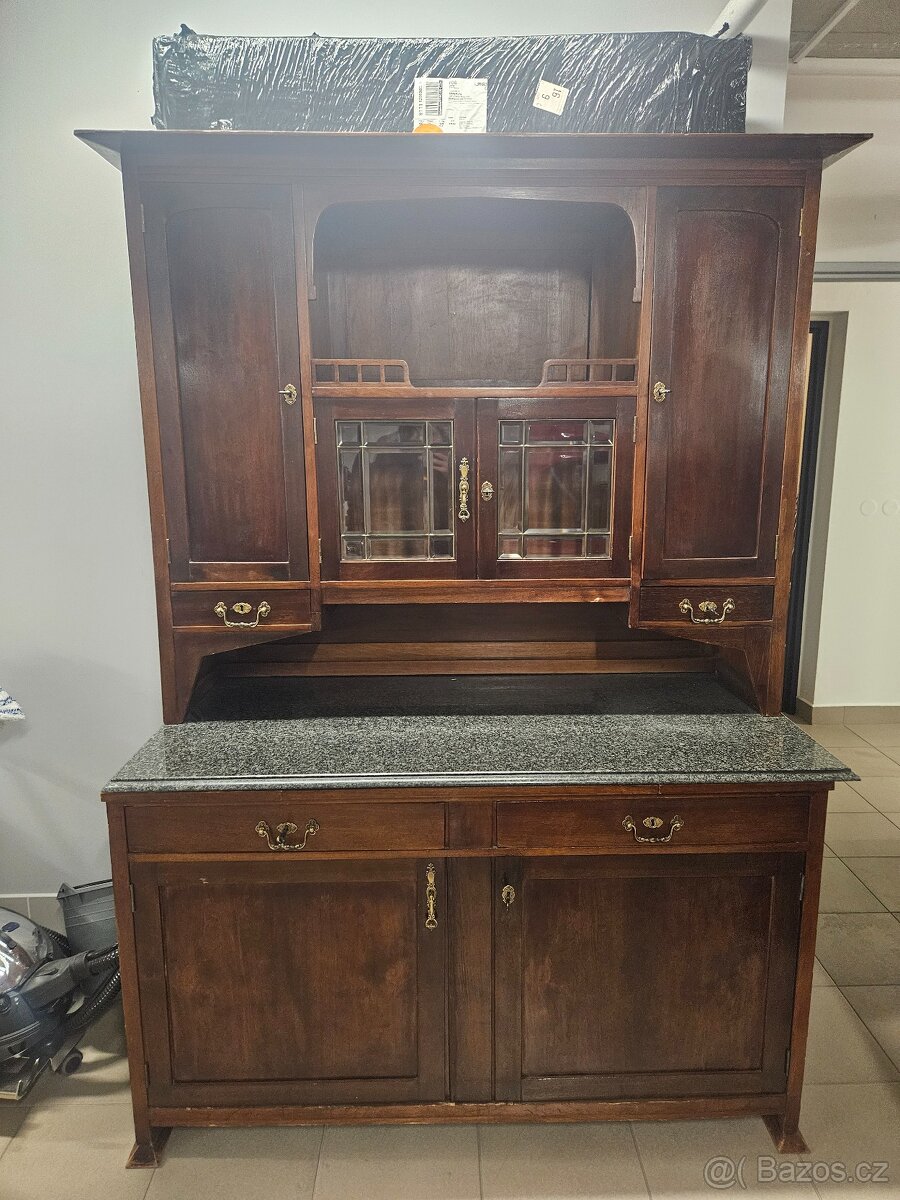 Starožitná kredenc - 2