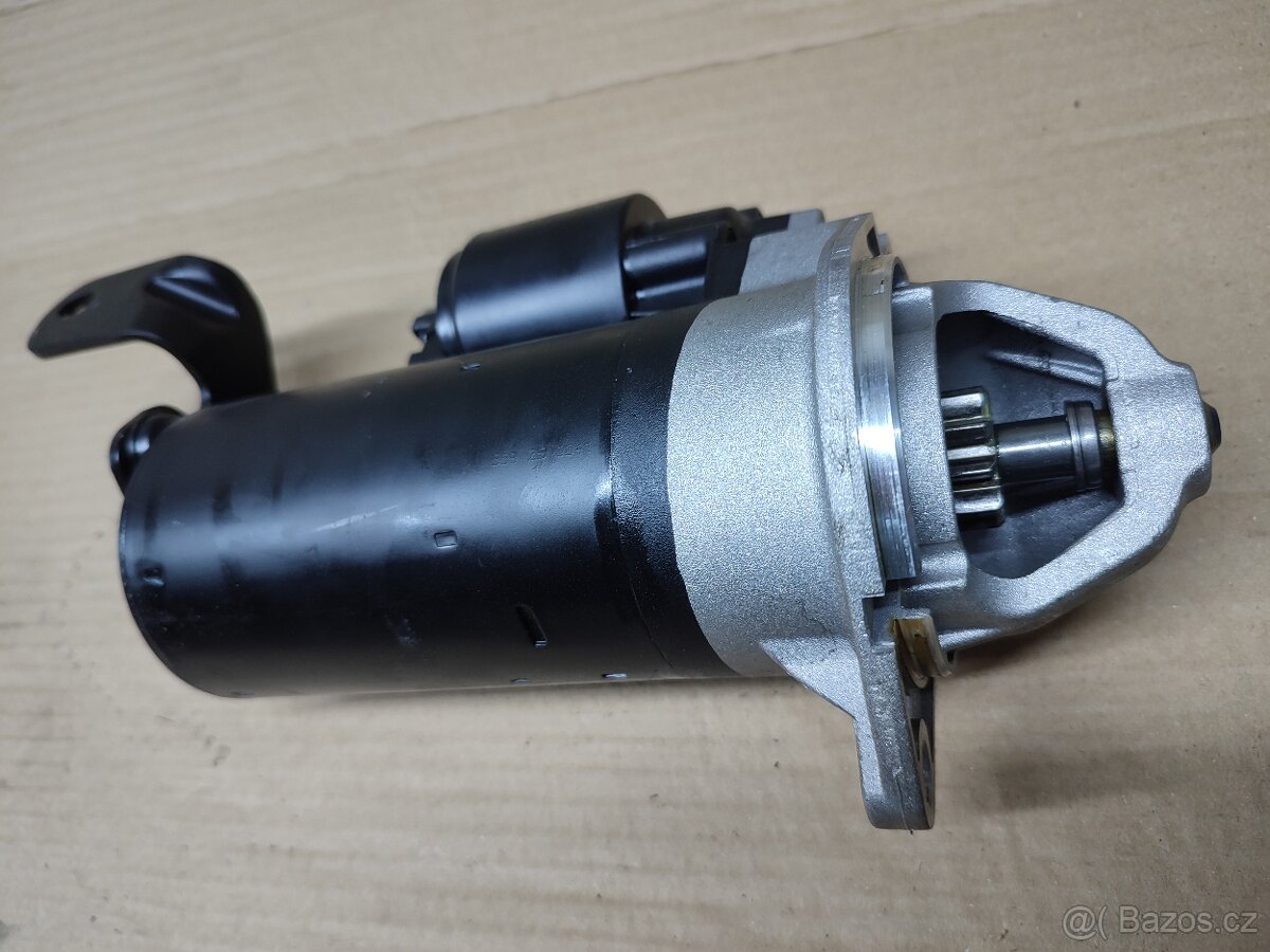 Nepoužitý startér BOSCH 001109015 - 2