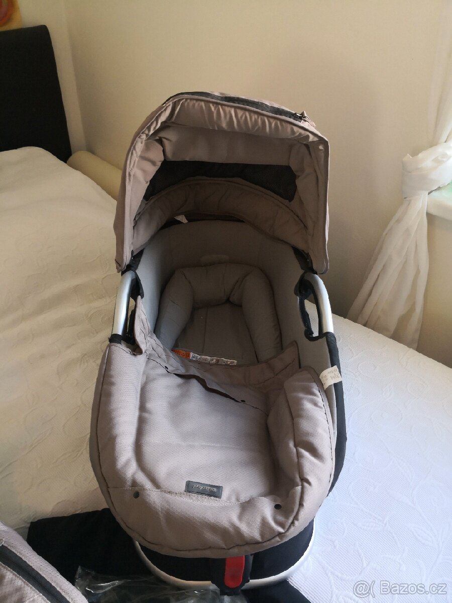 Korba + vajíčko Casual Play + další věci navíc - 2