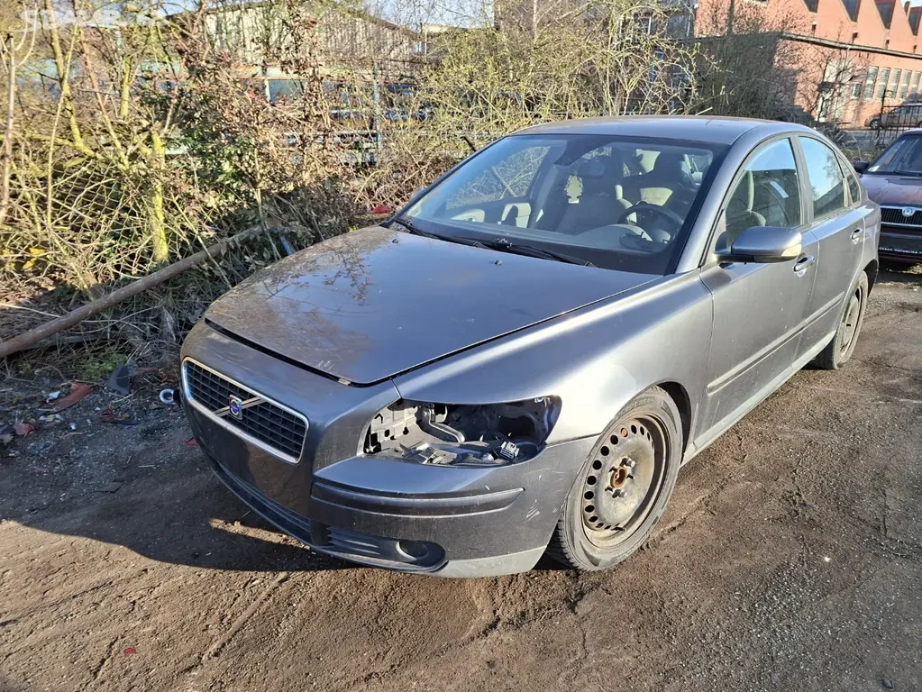 Přední nárazník Volvo s40 (2004) - 2