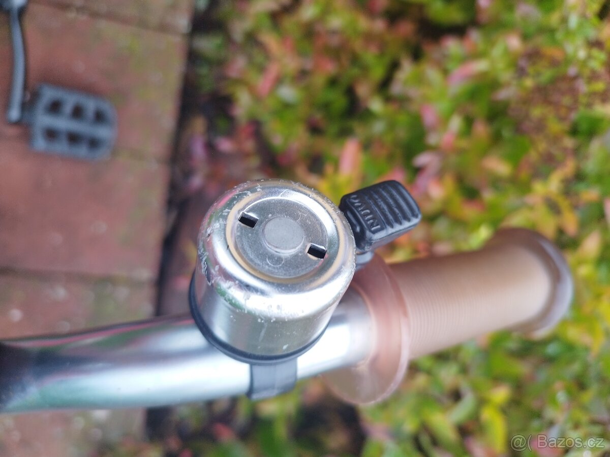 Červené dětské kolo BMW - 2