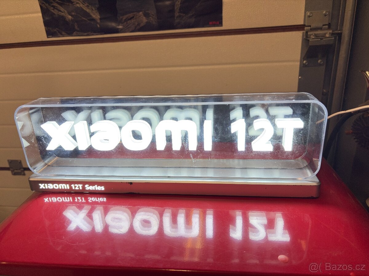 Xiaomi světelná reklama - 2