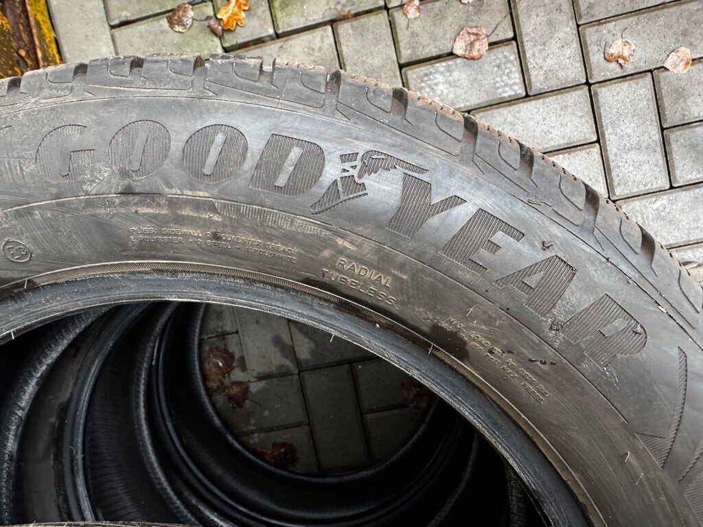 Zimní pneumatiky Goodyear 225/60/17 - 2