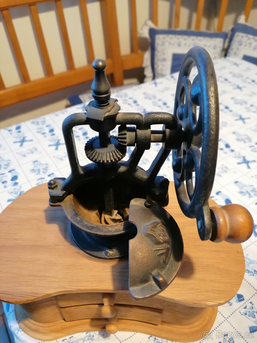Velký starožitný mlýnek - 2