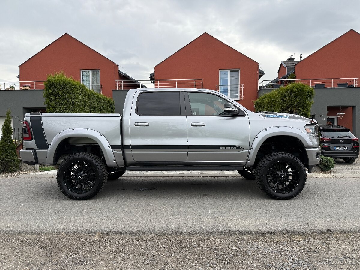 DODGE RAM 1500 MOPAR21 HEMI DPH