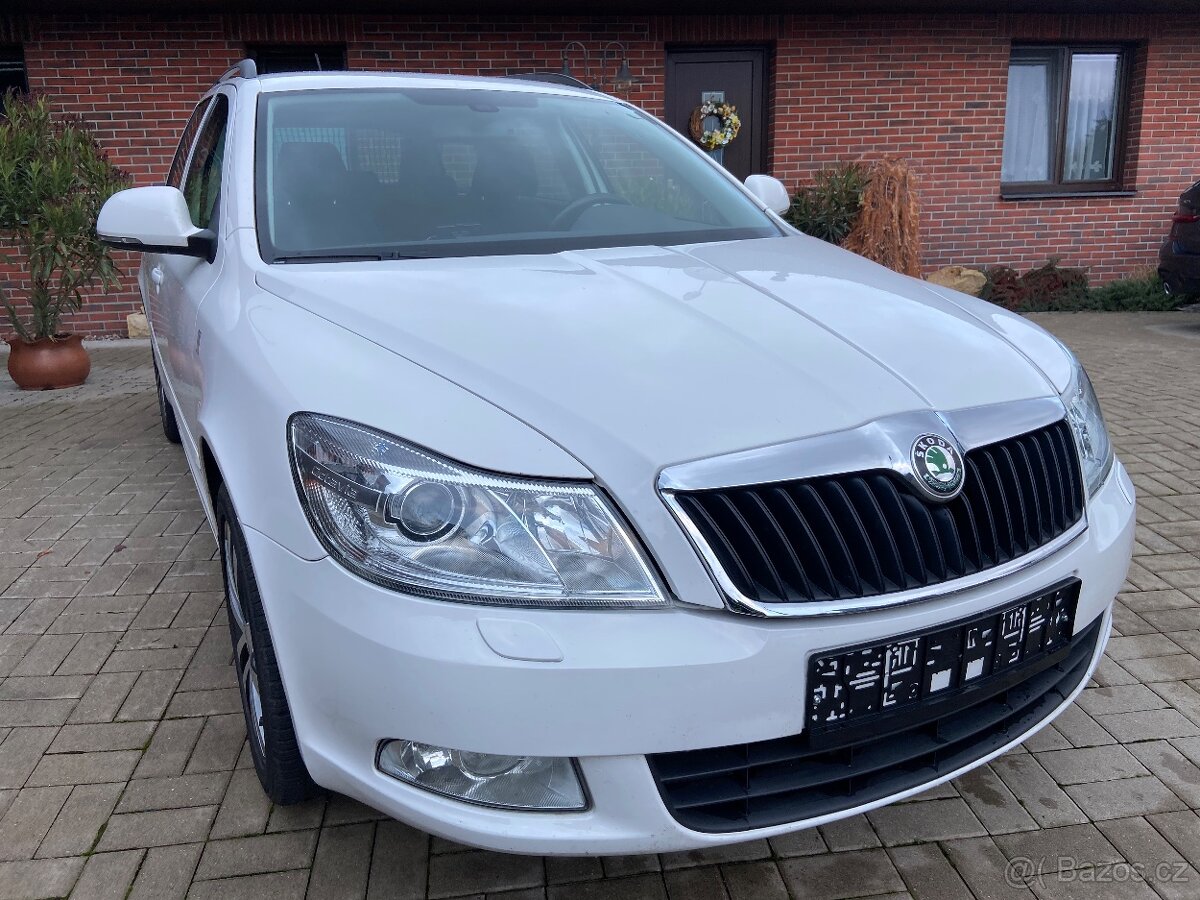 ŠKODA OCTAVIA 2 / STYLE / DSG / 1.6 TDI / XENON / 1.MAJ. - 2