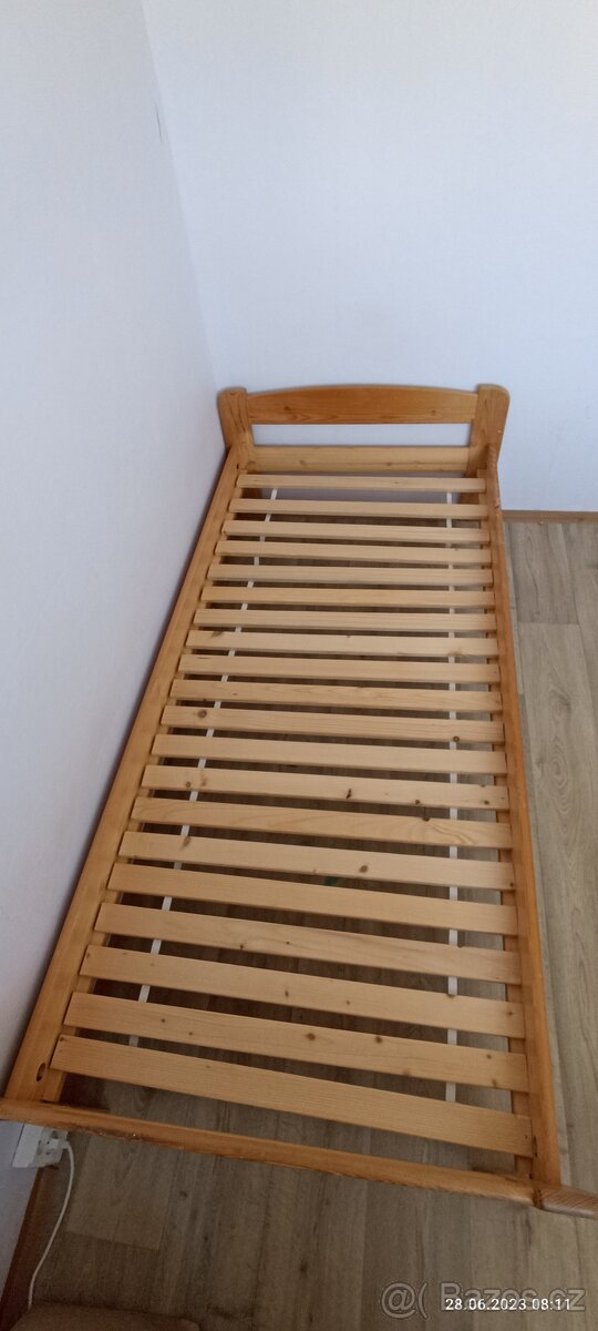 Postel dřevěné s matrací, a úložným šuplikem - 2