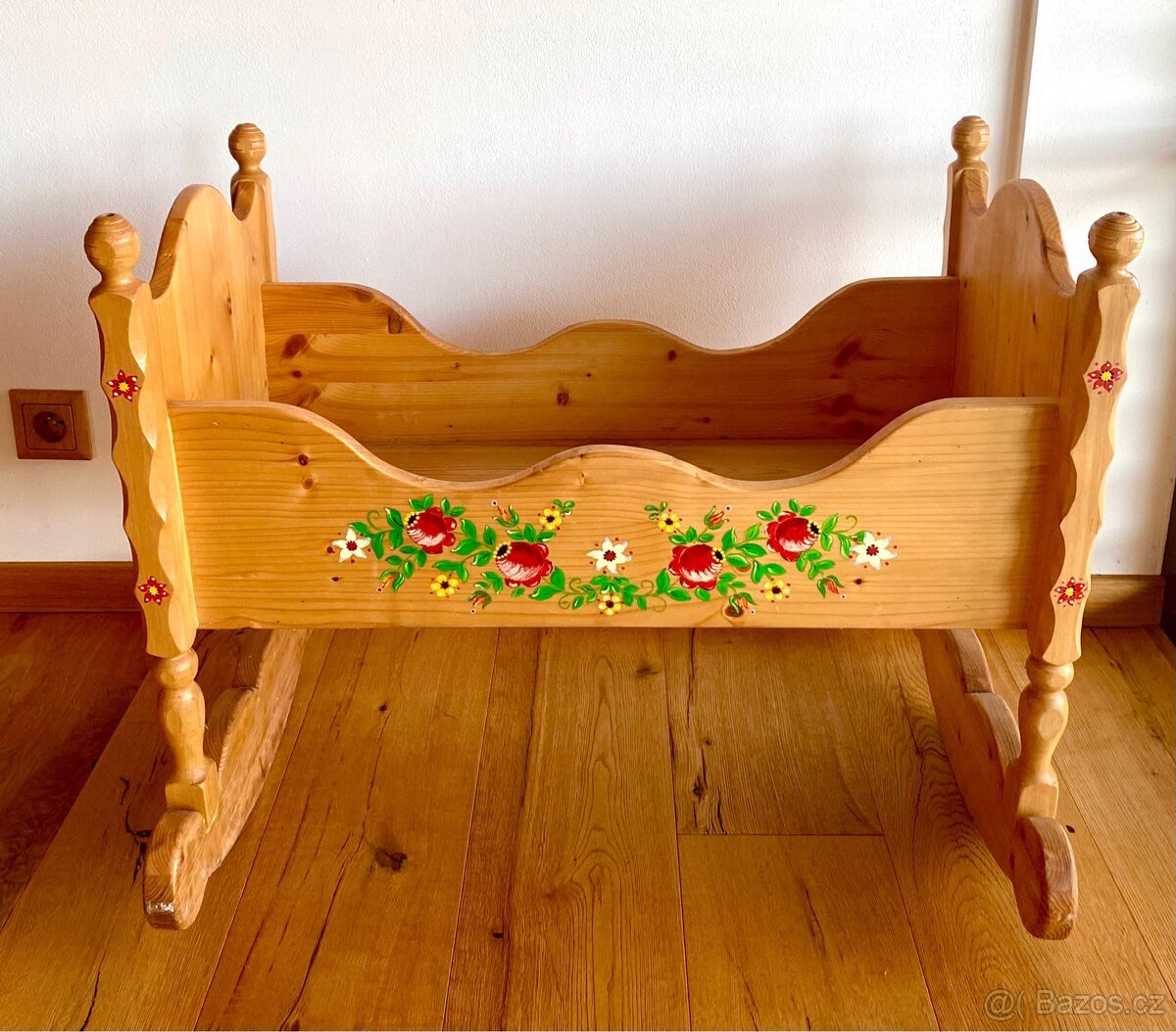Stará dřevěná malovaná kolébka - 2