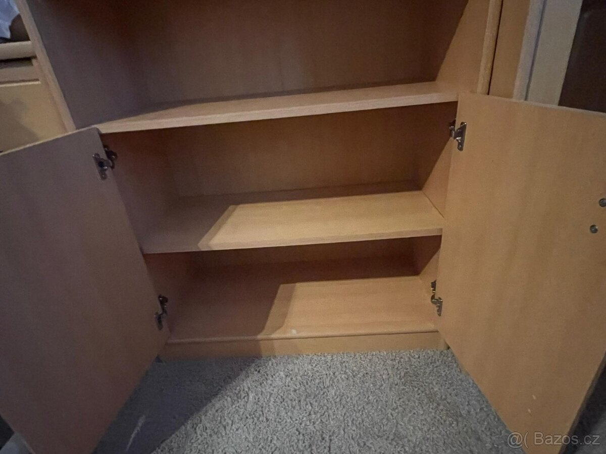 Skříňka s policí a dvířky - 2