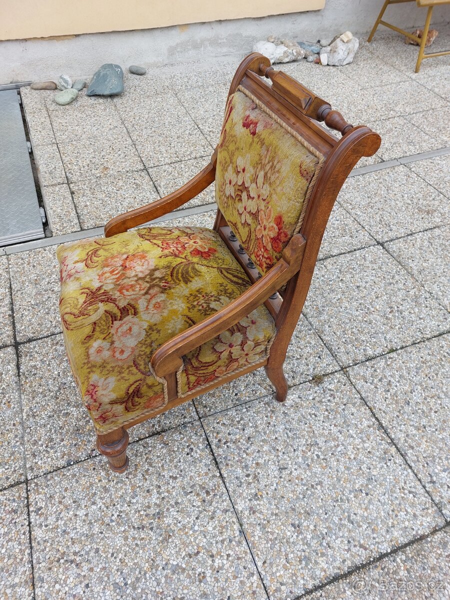 Starožitné křeslo - 2
