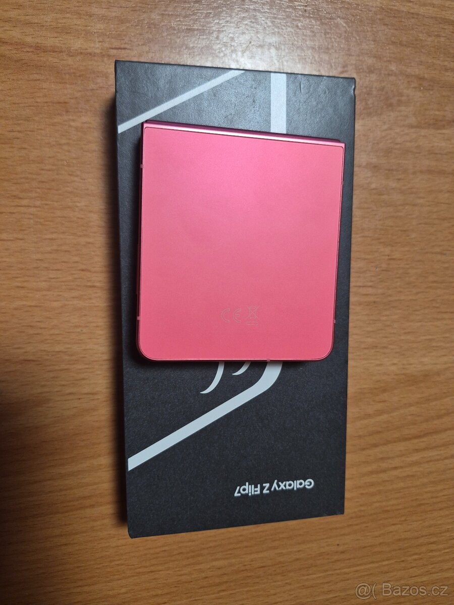 Mobilní telefon Samsung Zflip7 - 2