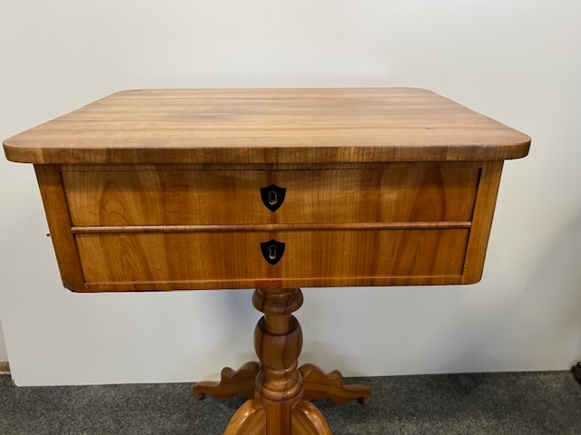 Šicí stolek biedermeier - originál. - 2