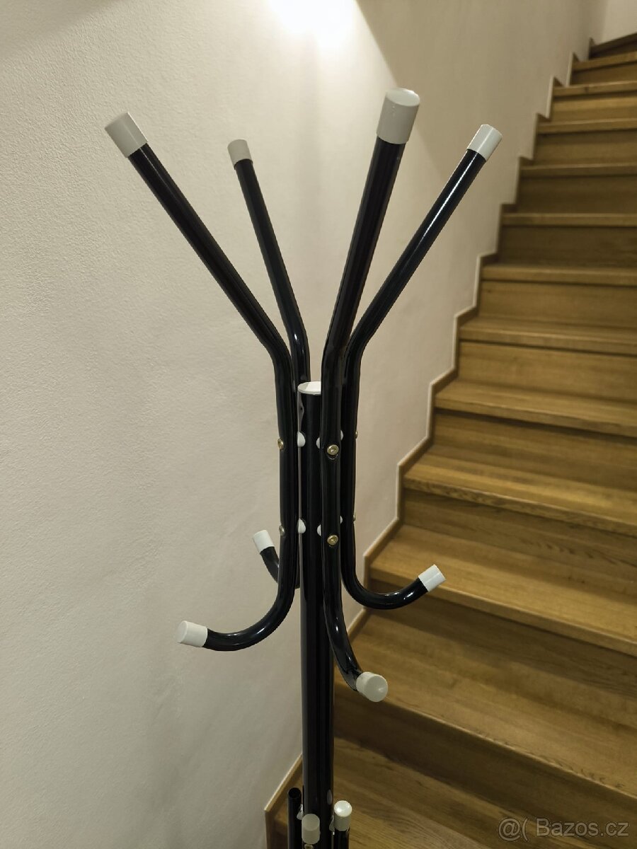 Samostatně stojící věšák - 2