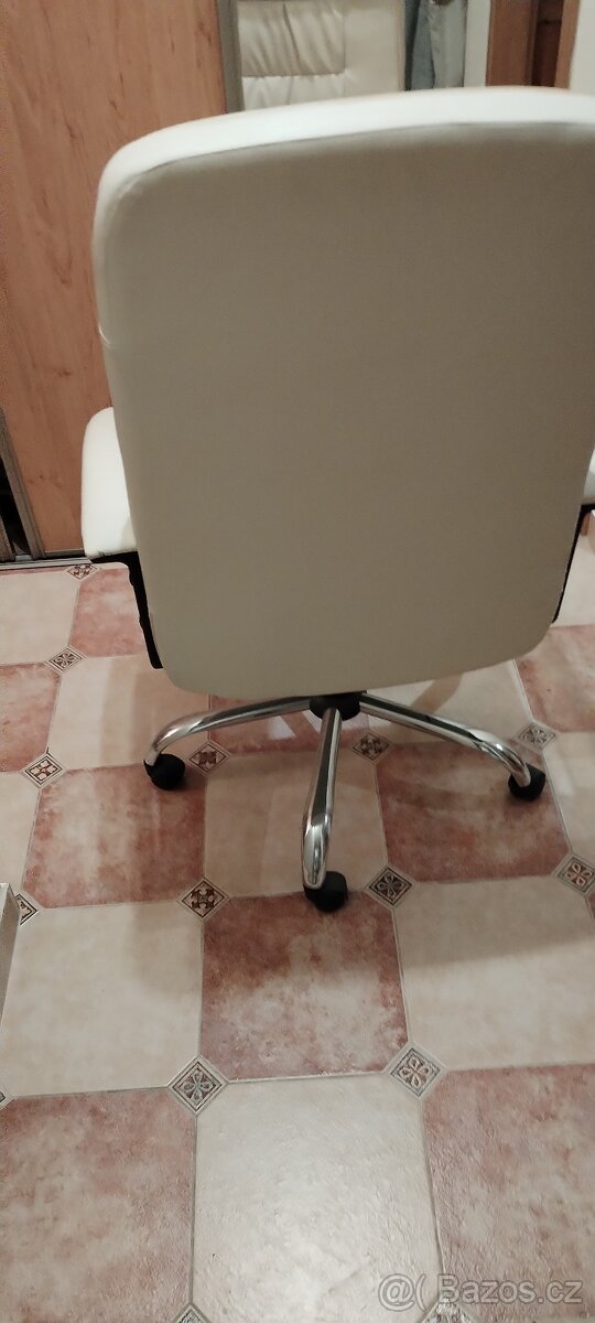 Kancelářské křeslo bílé kožené - 2