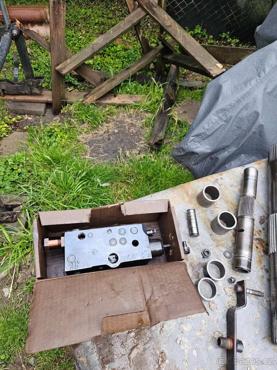 Zetor - horní víko (hydraulický rozvaděč) - 2