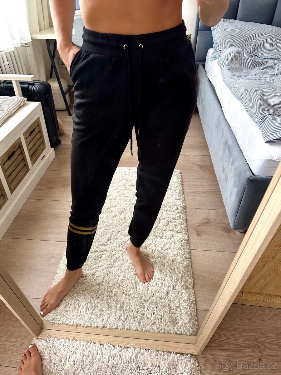 GUESS ČERNÉ TEPLÁKY - 2