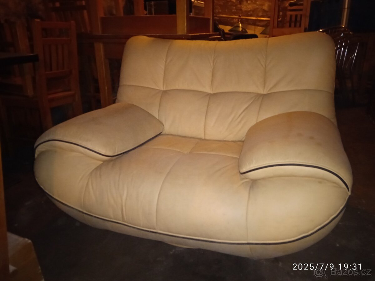 Křeslo kožené otočné - 2