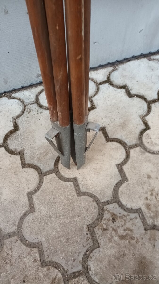 Starý stojan, stativ - 2