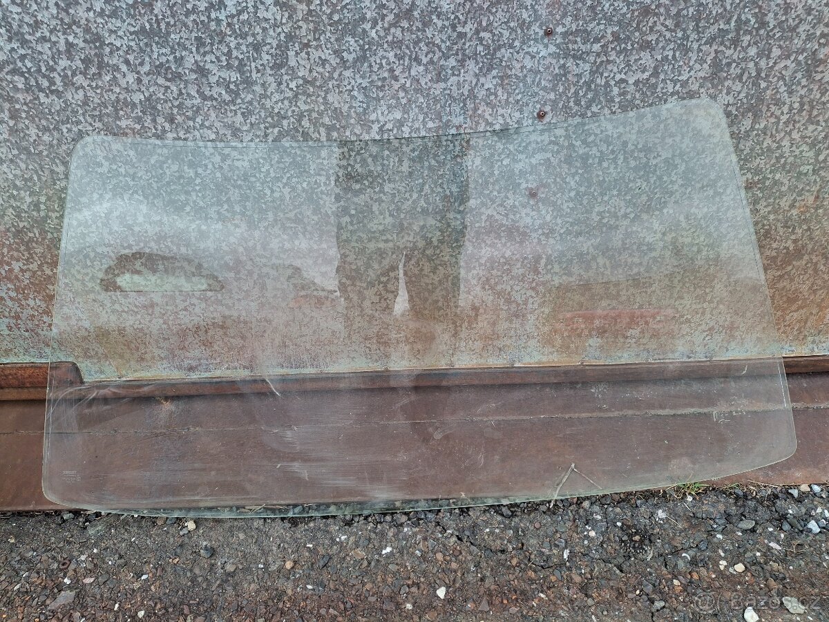 Čelní sklo Favorit - 2