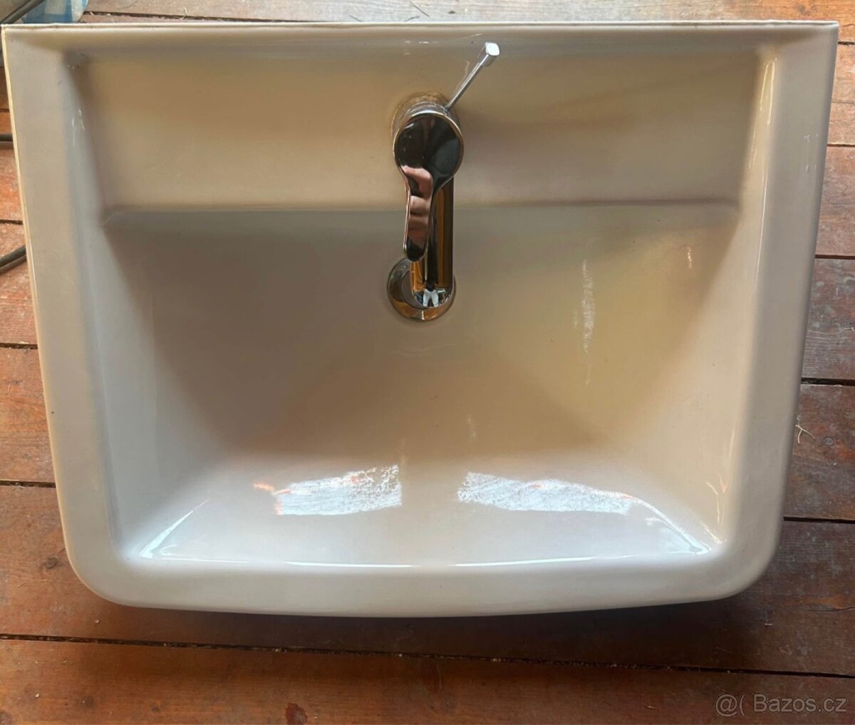 Umyvadlo s baterii - 2