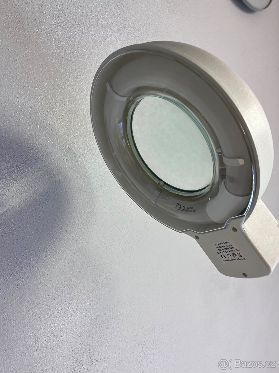 Kosmetická lampa s lupou - 2