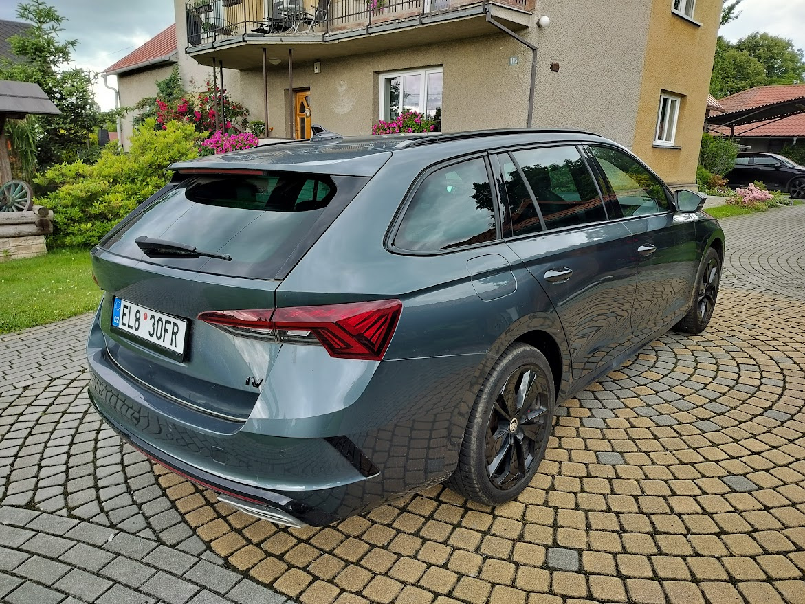 skoda octavia IV rs hybrid - 2