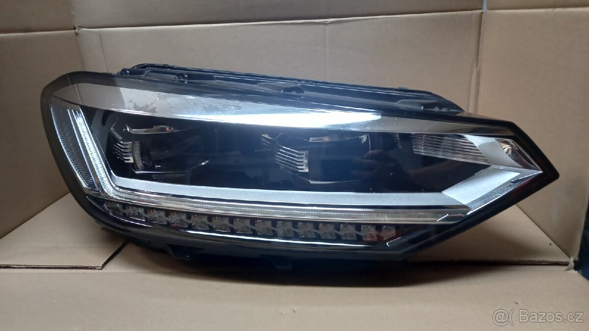 Pravý světlomet VW Touran Led - 2