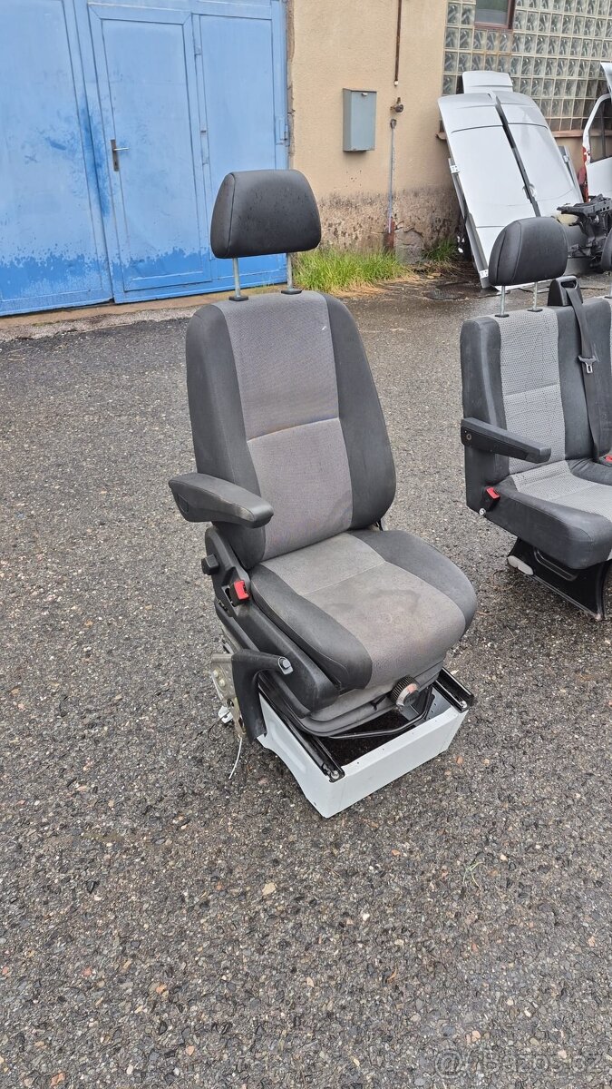 odpružená sedačka řidiče MB sprinter - 2