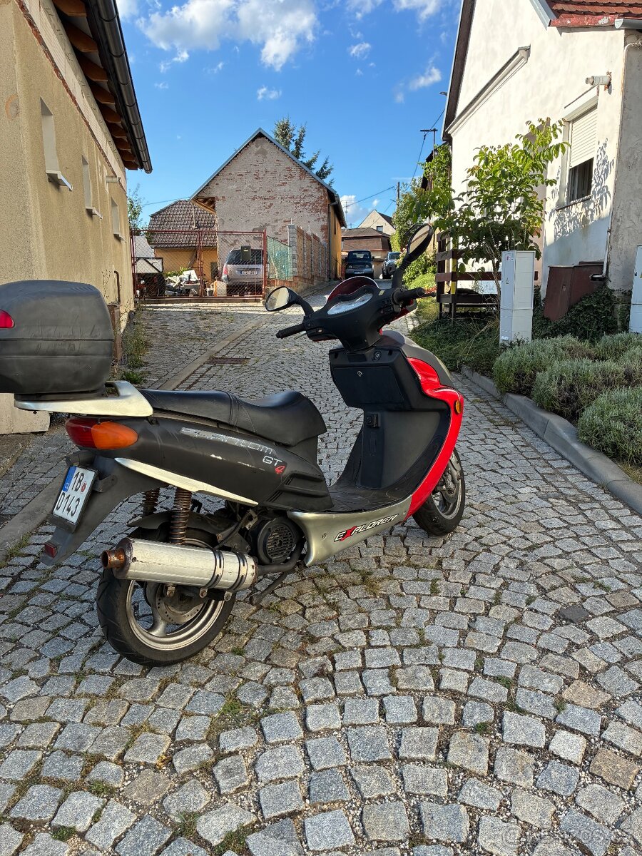 Skútr 125ccm - 2