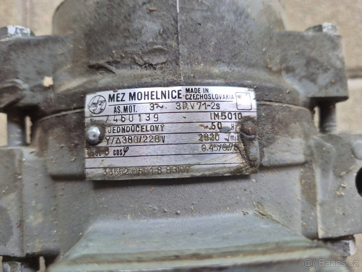 Příložný vibrátor Stavostroj – motor MEZ Mohelnice - 2