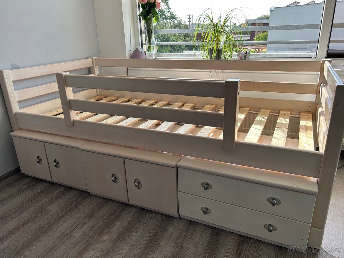Postel z masivu zn. Domestav, 3 skříňky, domeček - 2