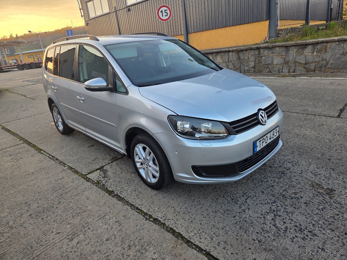 Dobrý den nabízím k prodeji krásný rodiny vůz Volkswagen Tou - 2