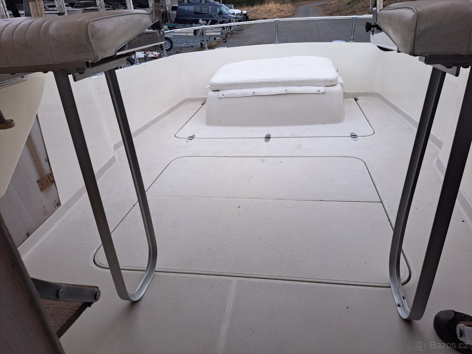 Rybářská loď s kajutou Bertram 25 - 2