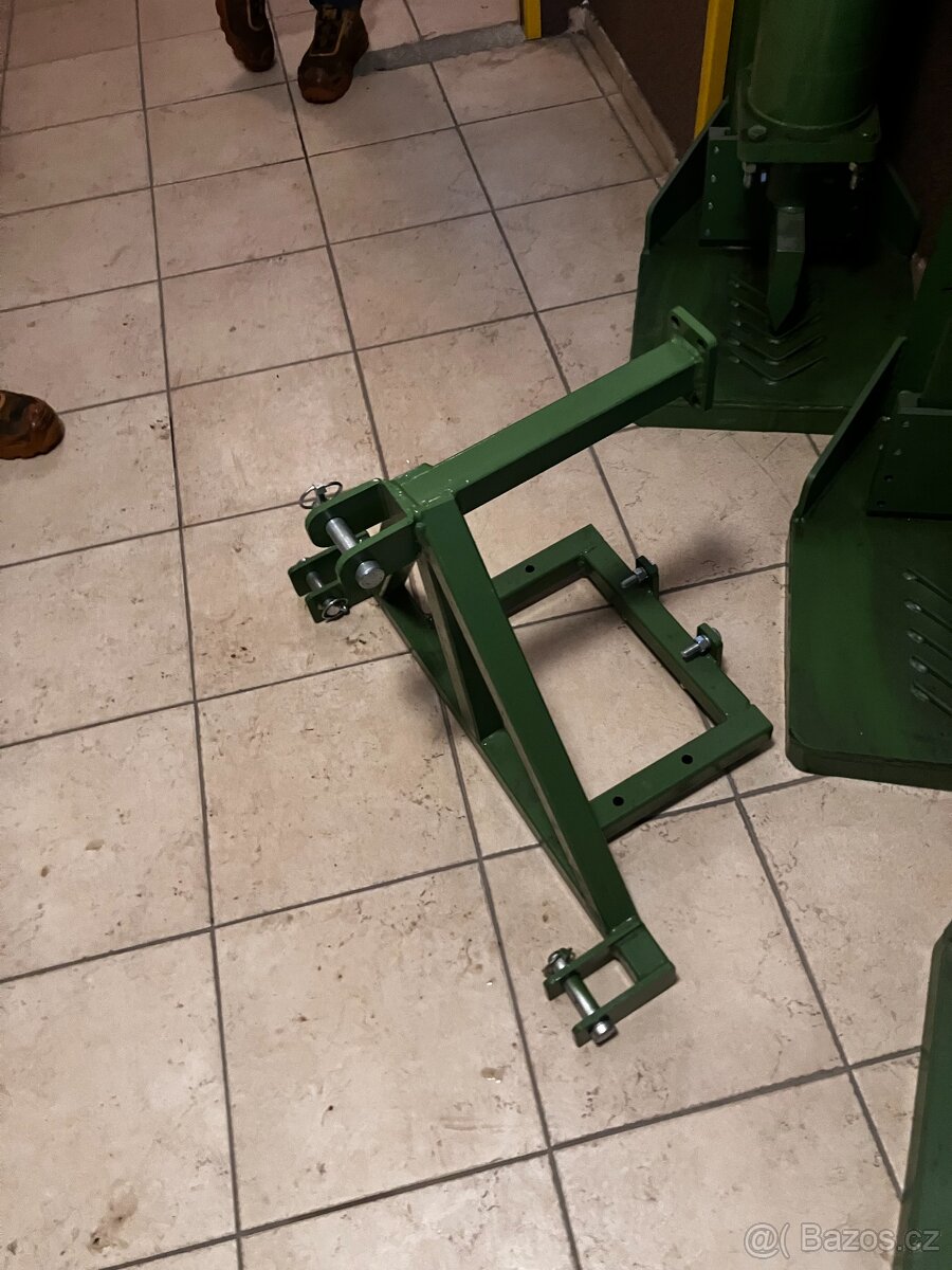 Štípačka do tří bodu za traktor - 2