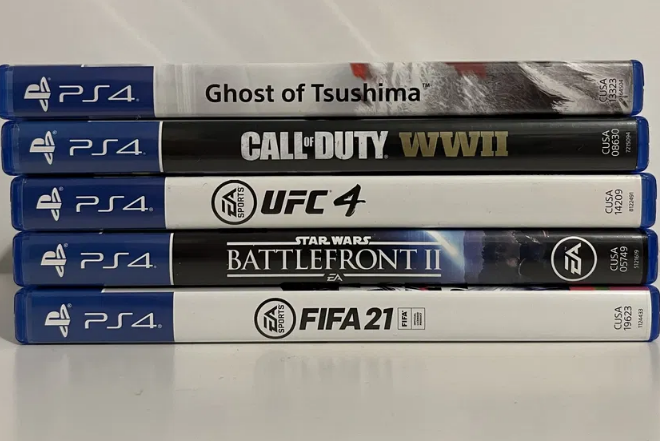 PlayStation 4 PRO + 2 ovladače + 5 her - 2