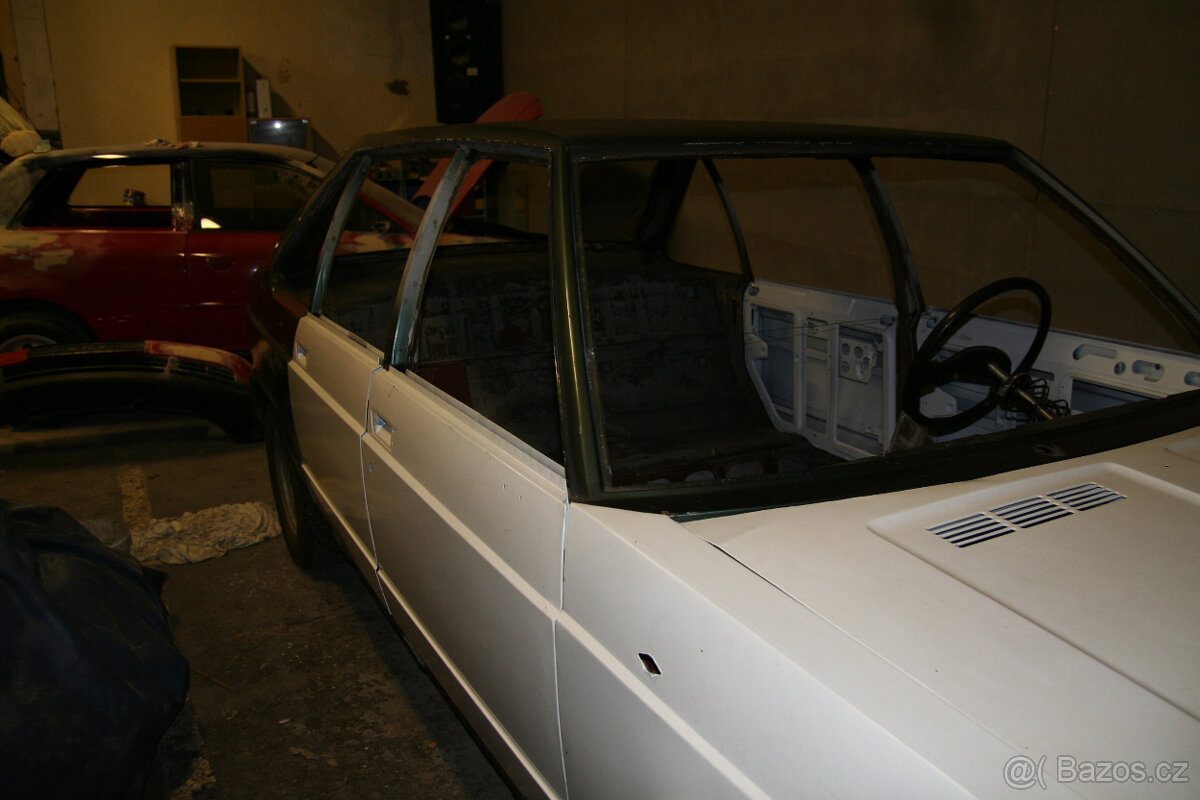 Tatra 613-4 karoserie po opravě - 2