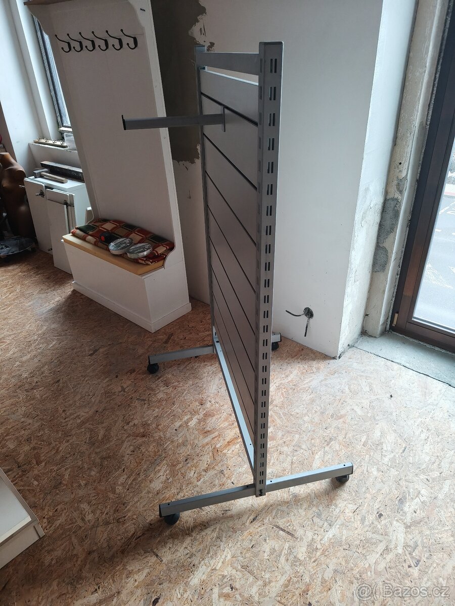 solitérní stojan Slat - 2