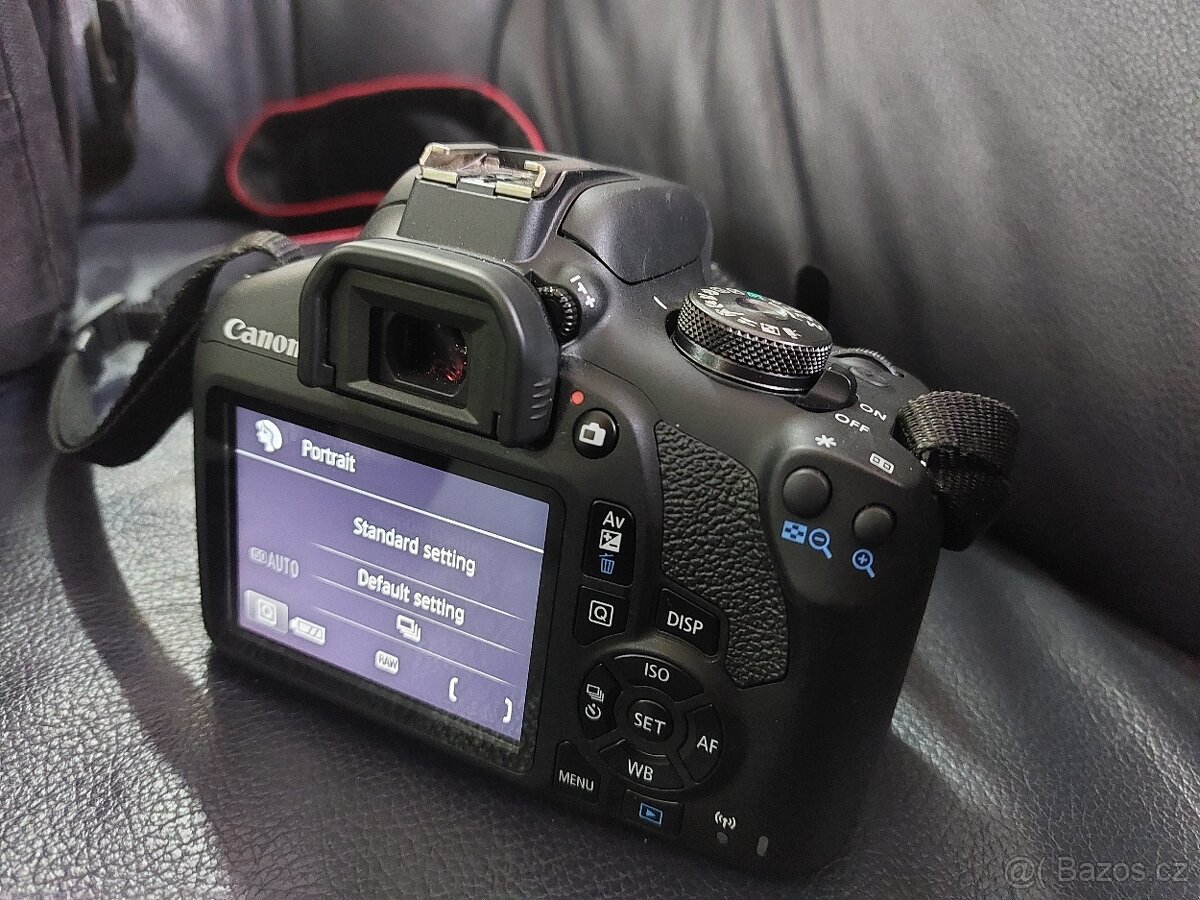 Foťák Canon EOS 2000D,objektiv Canon EOS 18-55mm, nabíječka - 2