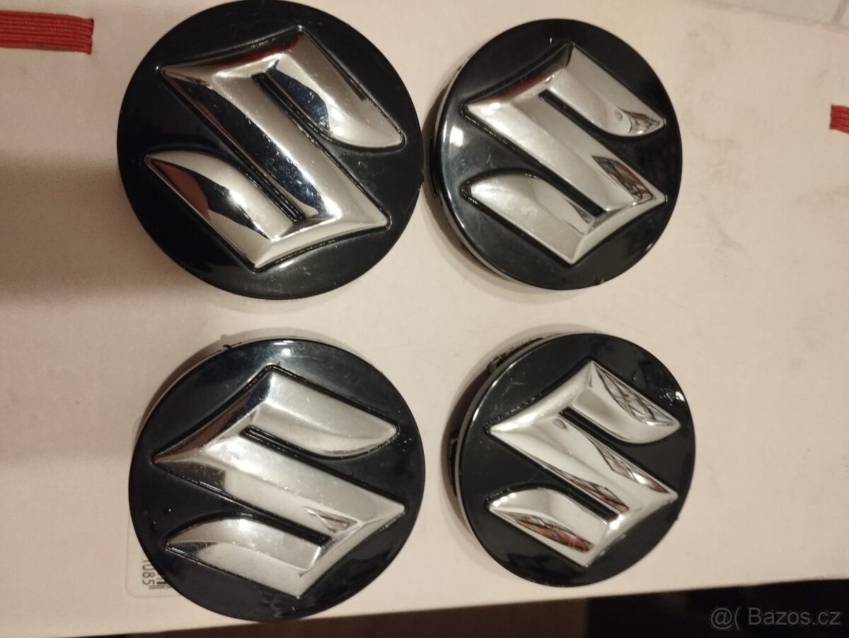 Krytka středu kola se znakem Suzuki Černá - 2