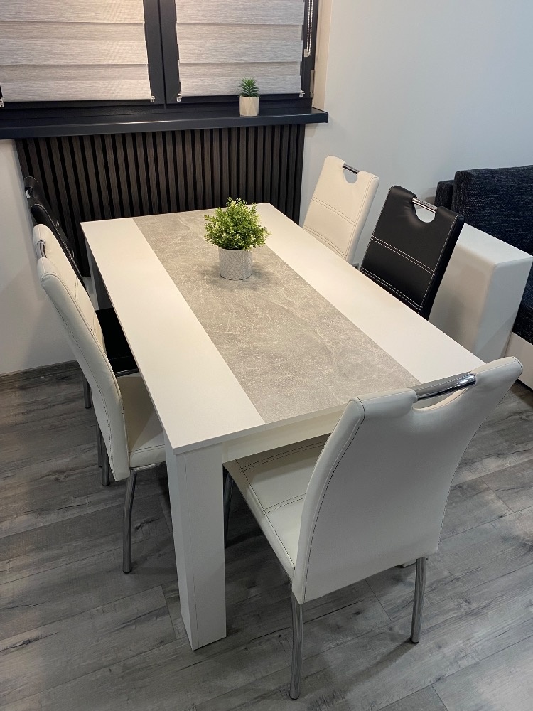 Jidelni stůl se židlemi - 2