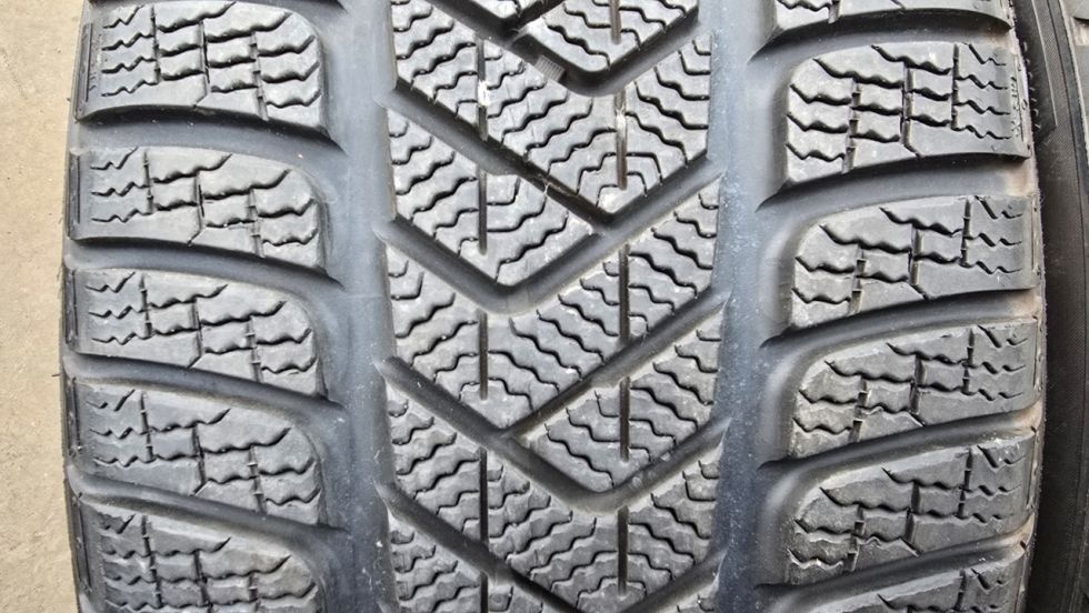 Zimní pneu 245/30/20 Pirelli - 2