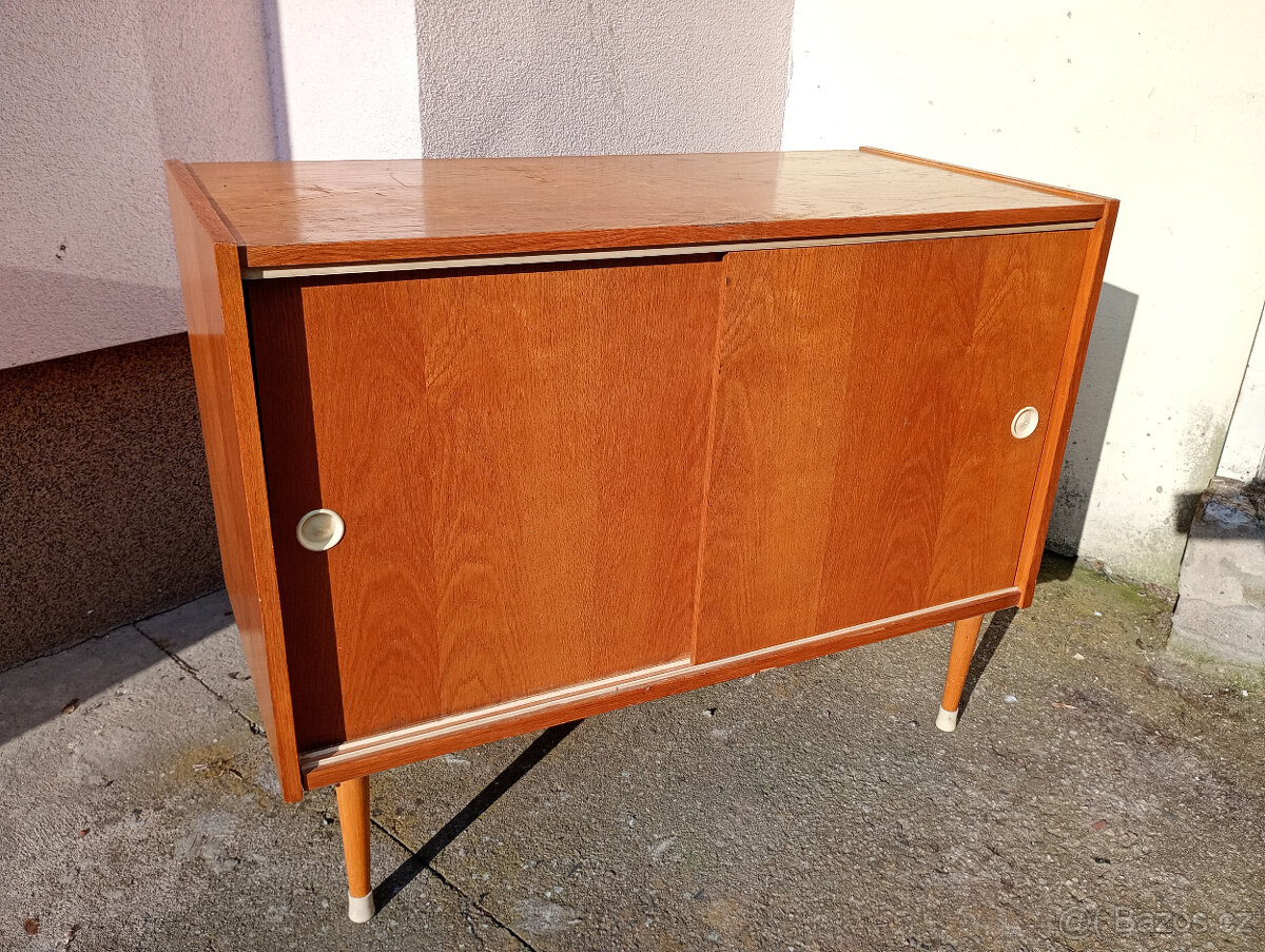 Skříňka menší,šoupací,pěkná - 2